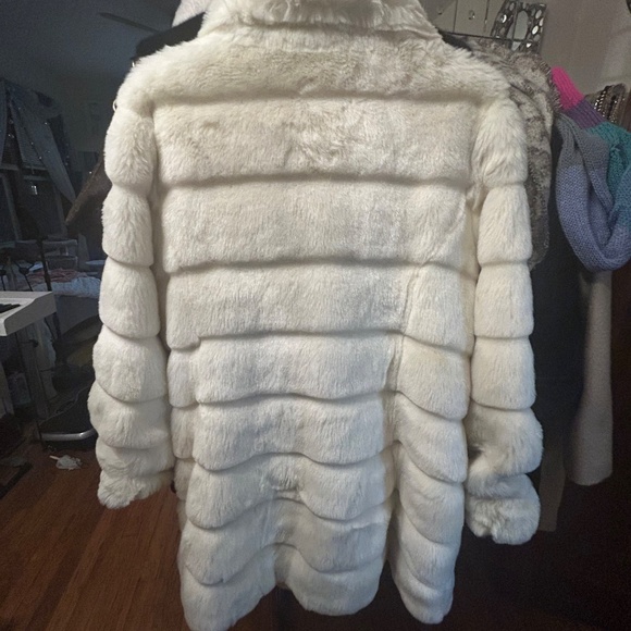 NWOT Guess winter white faux fur coat XL - Picture 3 of 5